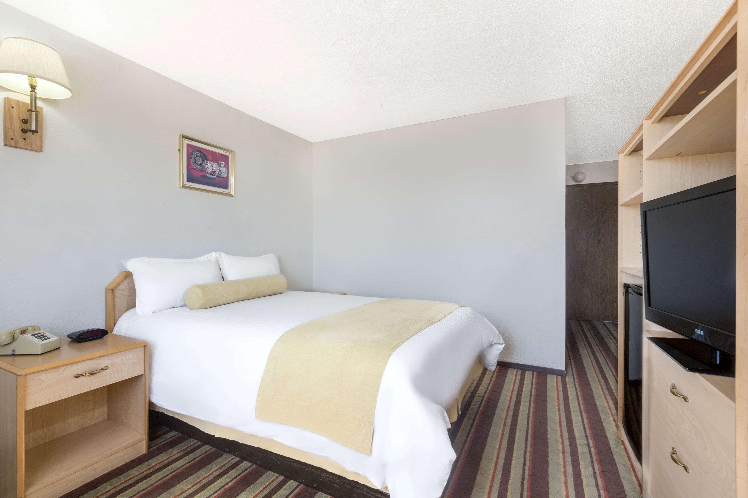 Super 8 By Wyndham Lake Havasu City Exterior photo