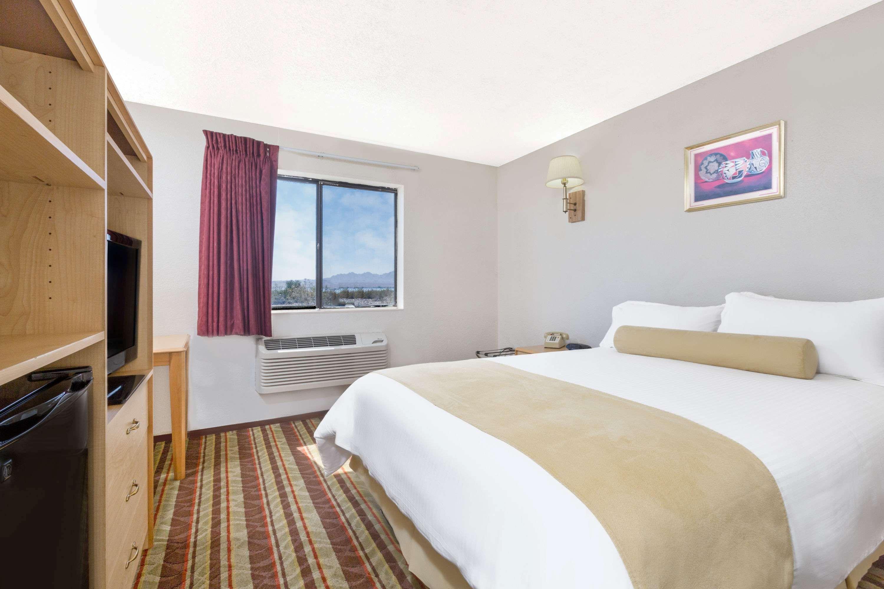 Super 8 By Wyndham Lake Havasu City Exterior photo
