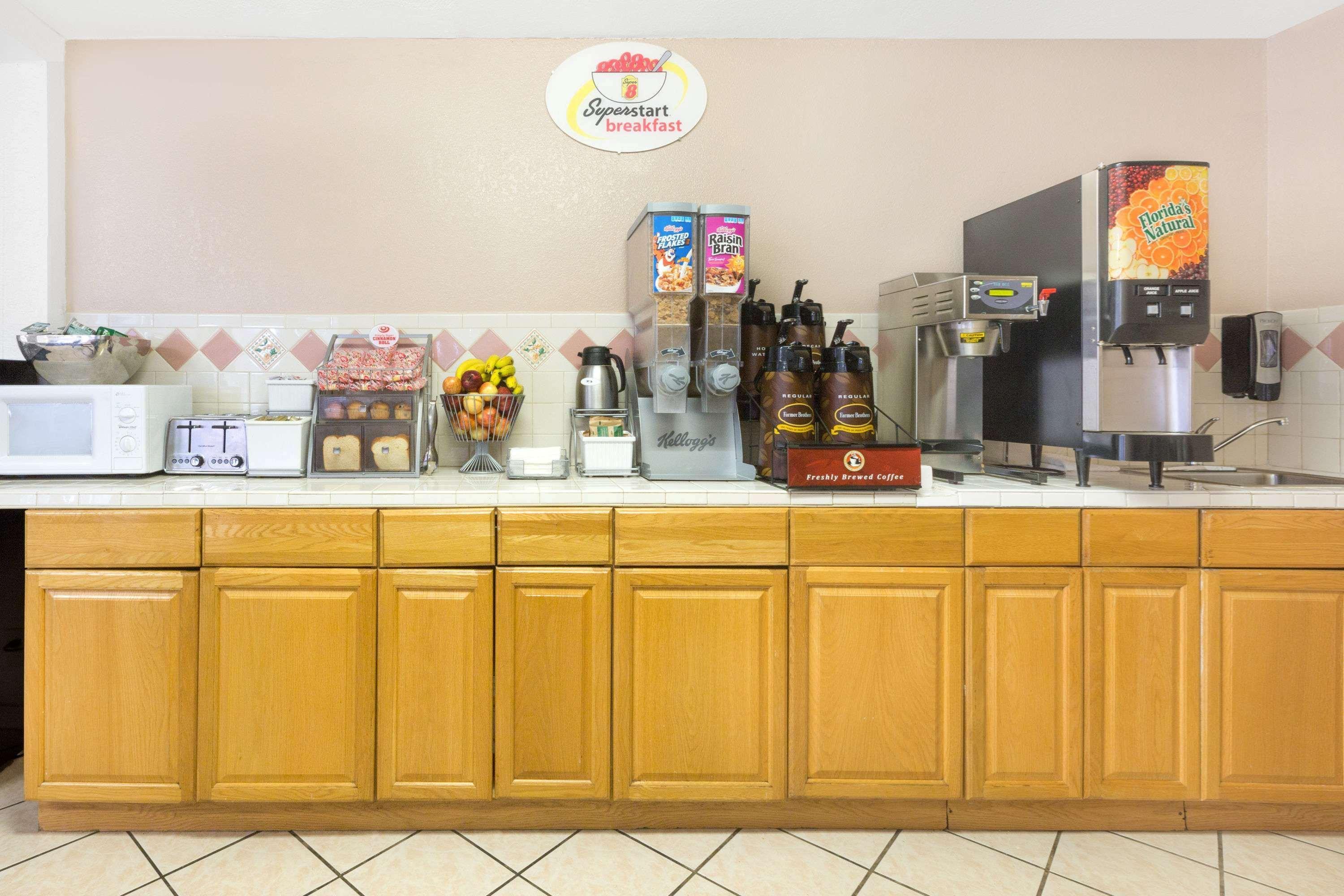 Super 8 By Wyndham Lake Havasu City Exterior photo