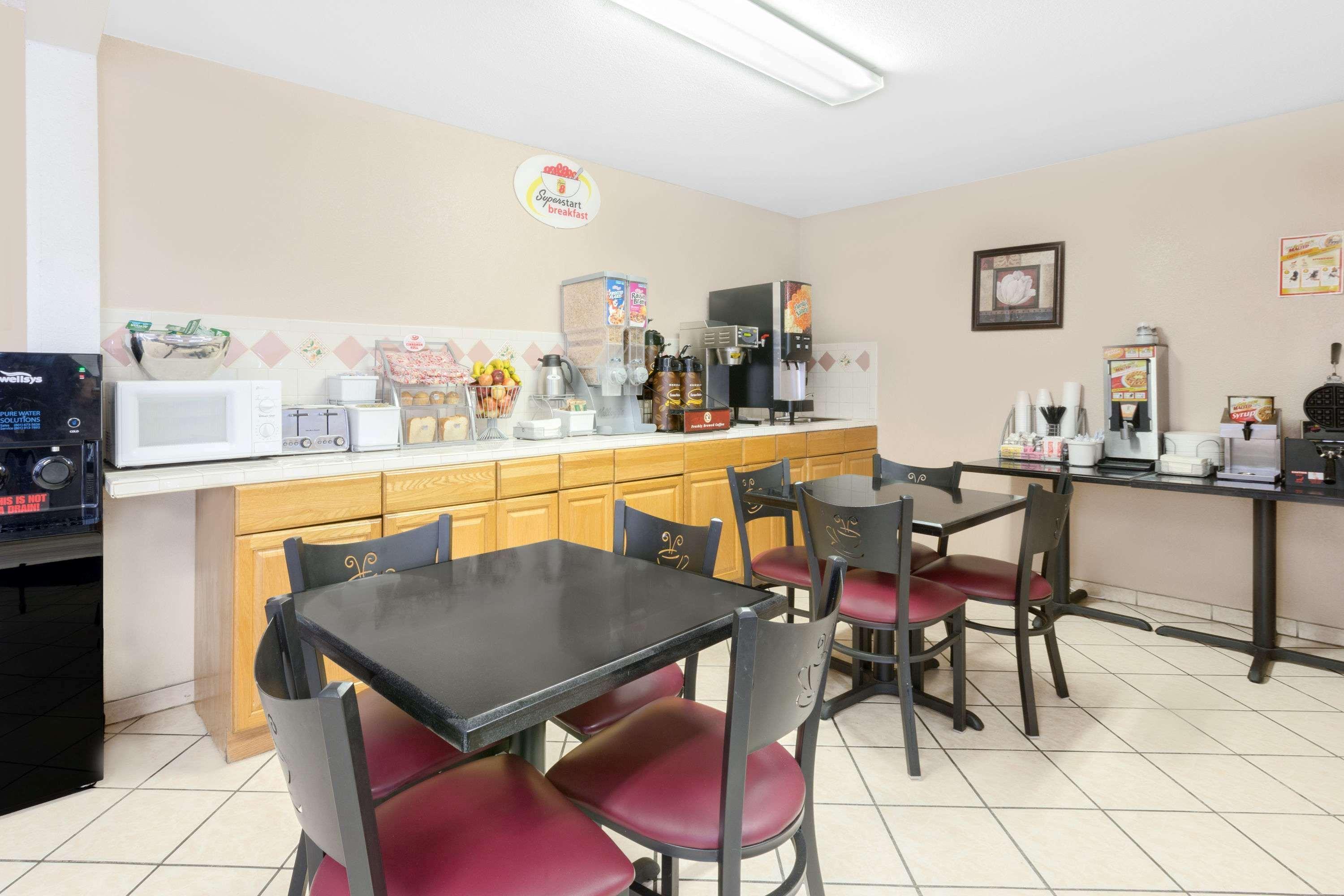 Super 8 By Wyndham Lake Havasu City Exterior photo