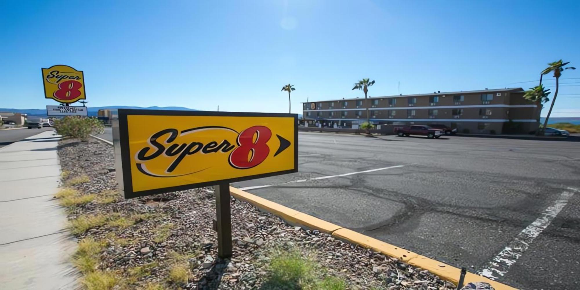 Super 8 By Wyndham Lake Havasu City Exterior photo