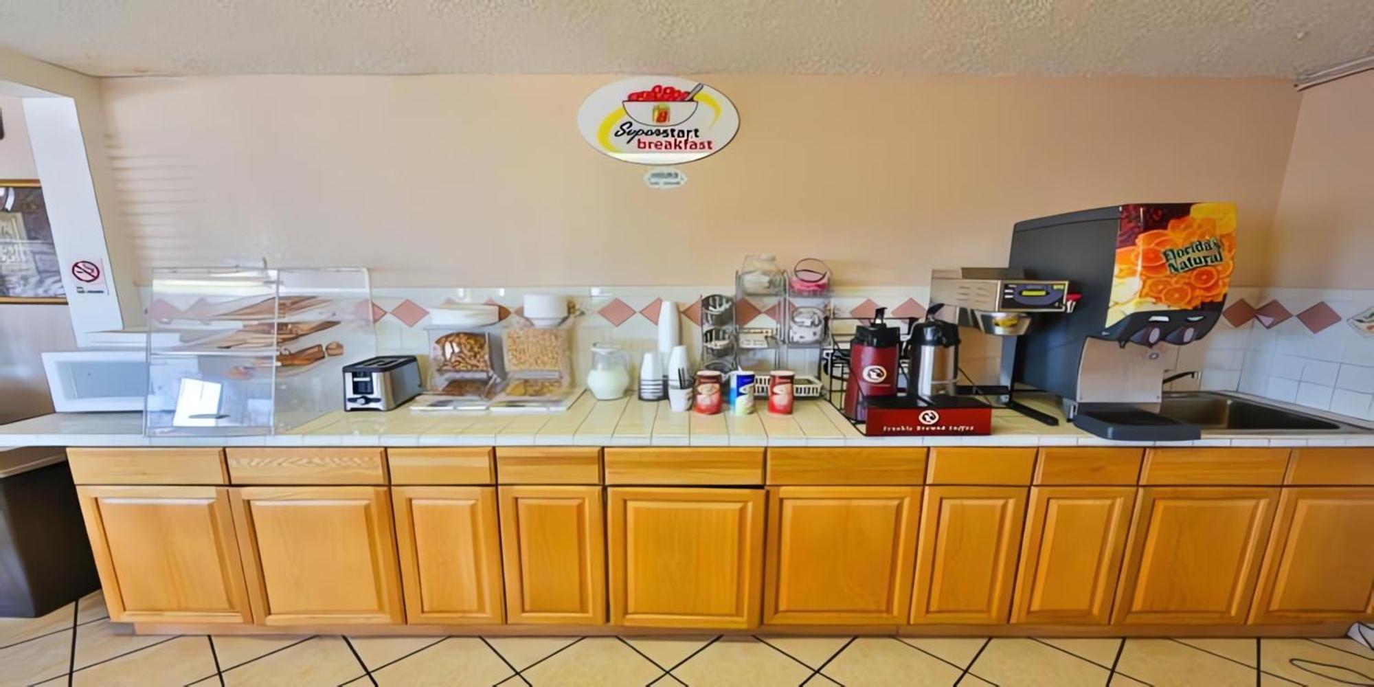 Super 8 By Wyndham Lake Havasu City Exterior photo