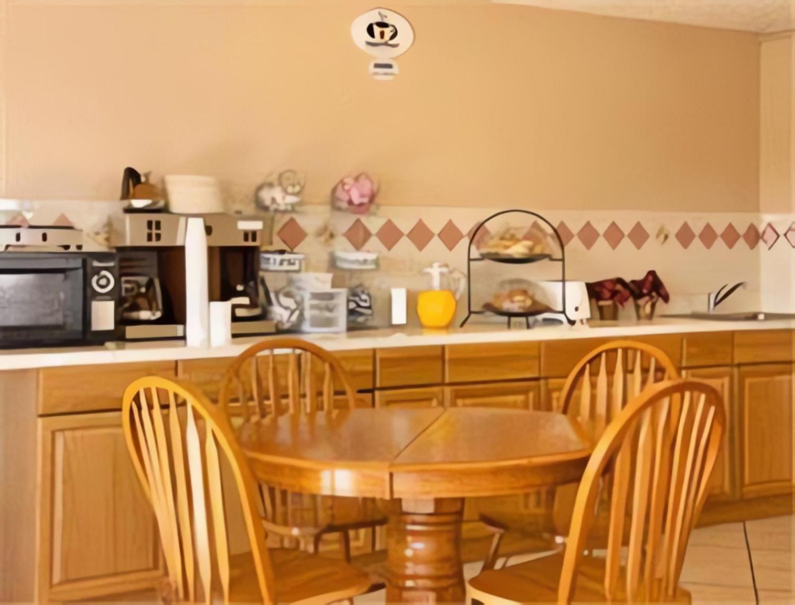 Super 8 By Wyndham Lake Havasu City Restaurant photo