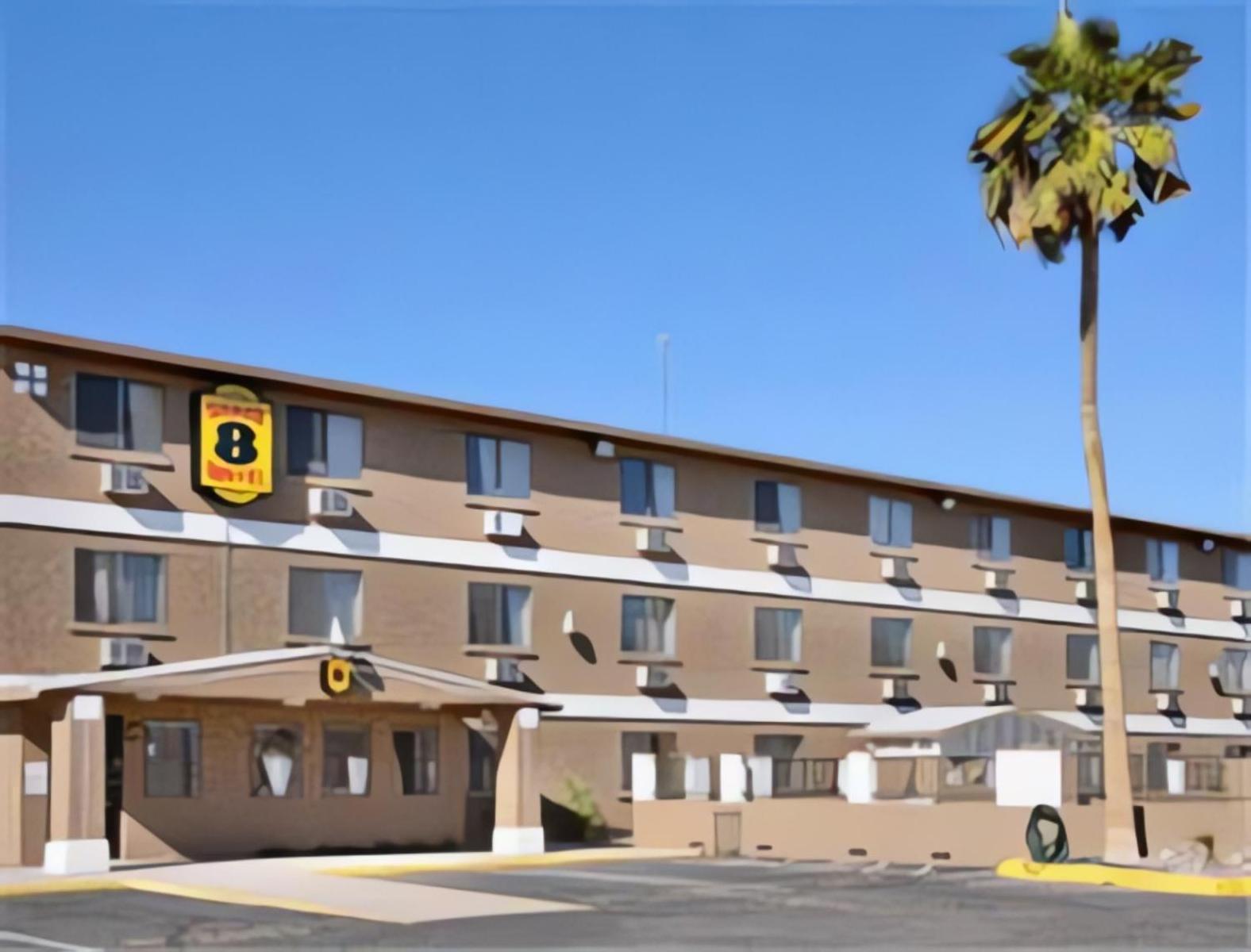 Super 8 By Wyndham Lake Havasu City Exterior photo